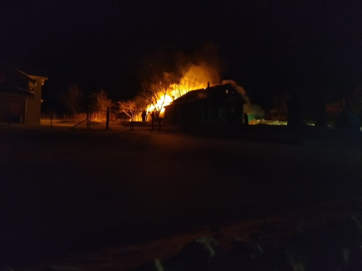 Староста села Кумино подозревает местные власти в причастности к поджогу  его дома | Довод